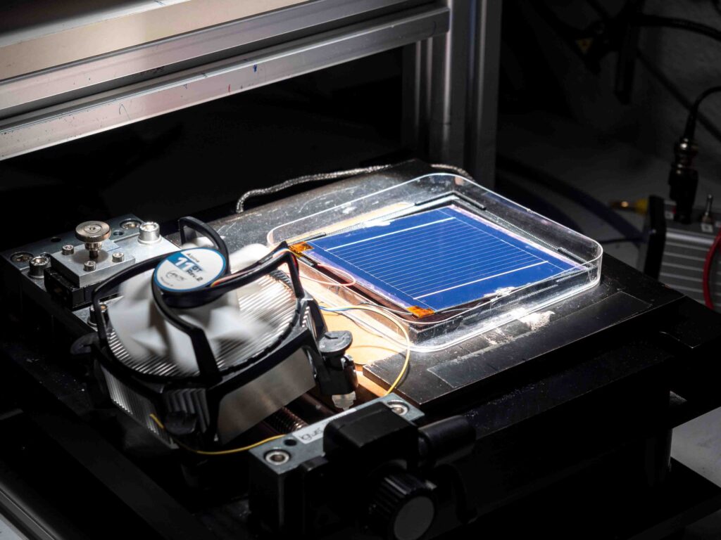 Light, flexible, efficient: Perovskite-based tandem solar cells