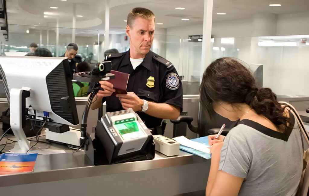 Warrantless phone searches by customs agents violate the Fourth Amendment, judge rules